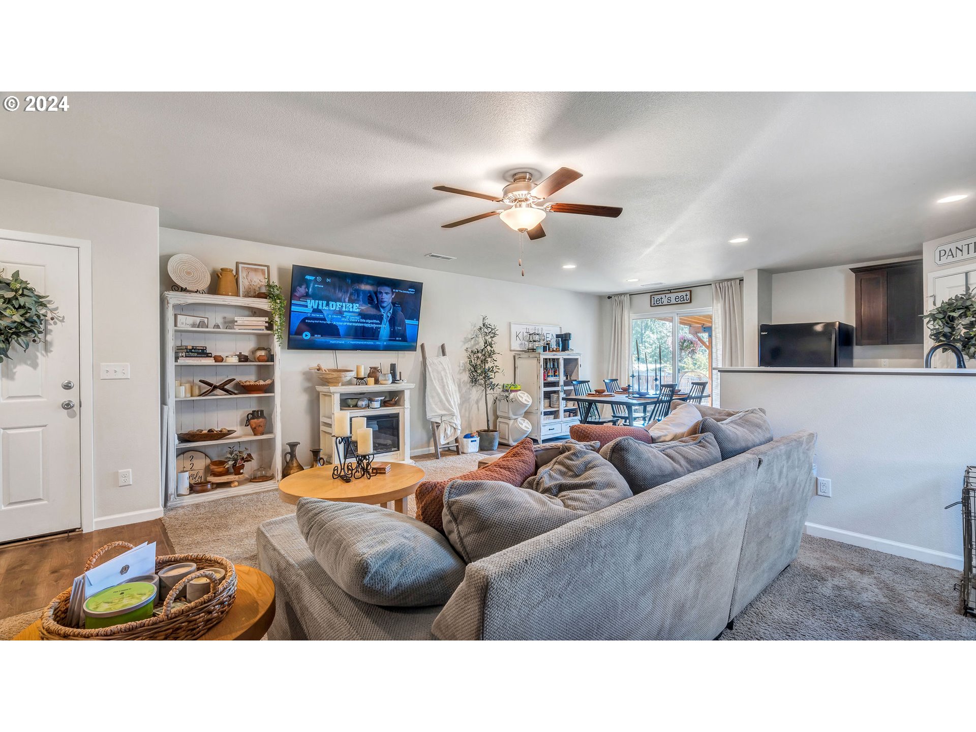 330 Forest Lane Molalla, OR 97038 - Photo 13 of 29 a living room with furniture kitchen view and a chandelier