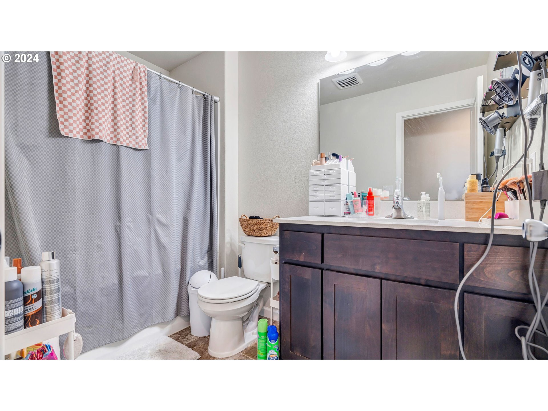 330 Forest Lane Molalla, OR 97038 - Photo 21 of 29 a bathroom with a sink toilet and a mirror