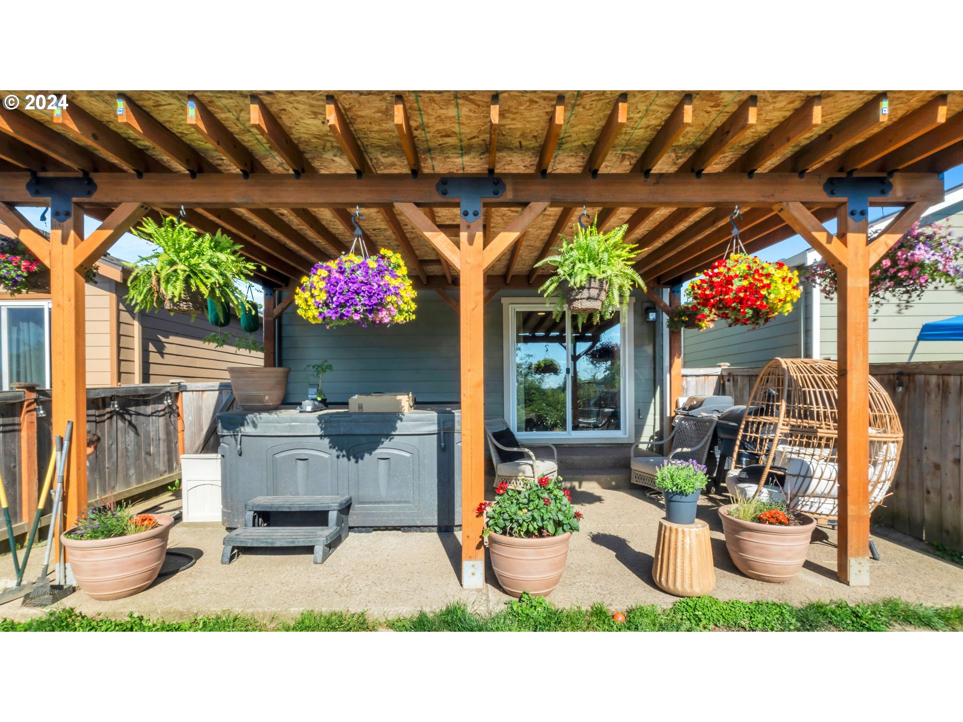 330 Forest Lane Molalla, OR 97038 - Photo 27 of 29 a outdoor living space with furniture and garden view