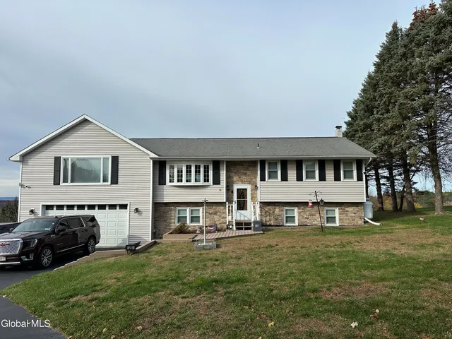 $499,900 | 23 Geiser Road, North Greenbush, NY 12198