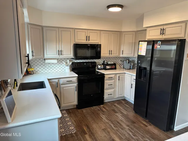 $499,900 | 23 Geiser Road, North Greenbush, NY 12198