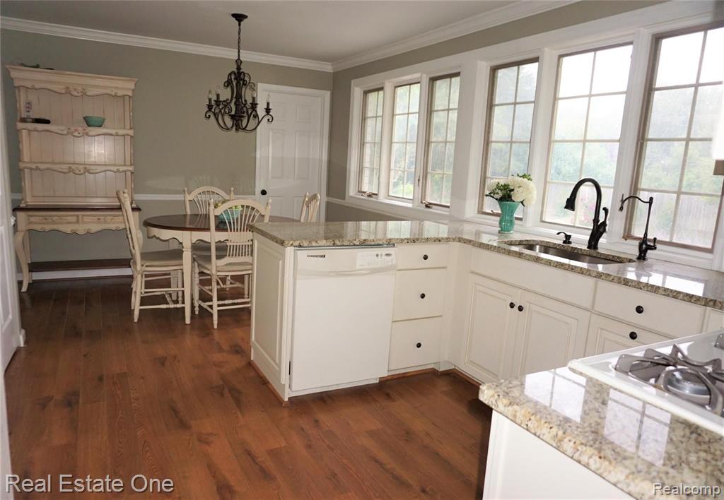 1102 Hackberry Circle Rochester Hills, MI 48309 - Photo 10 of 35