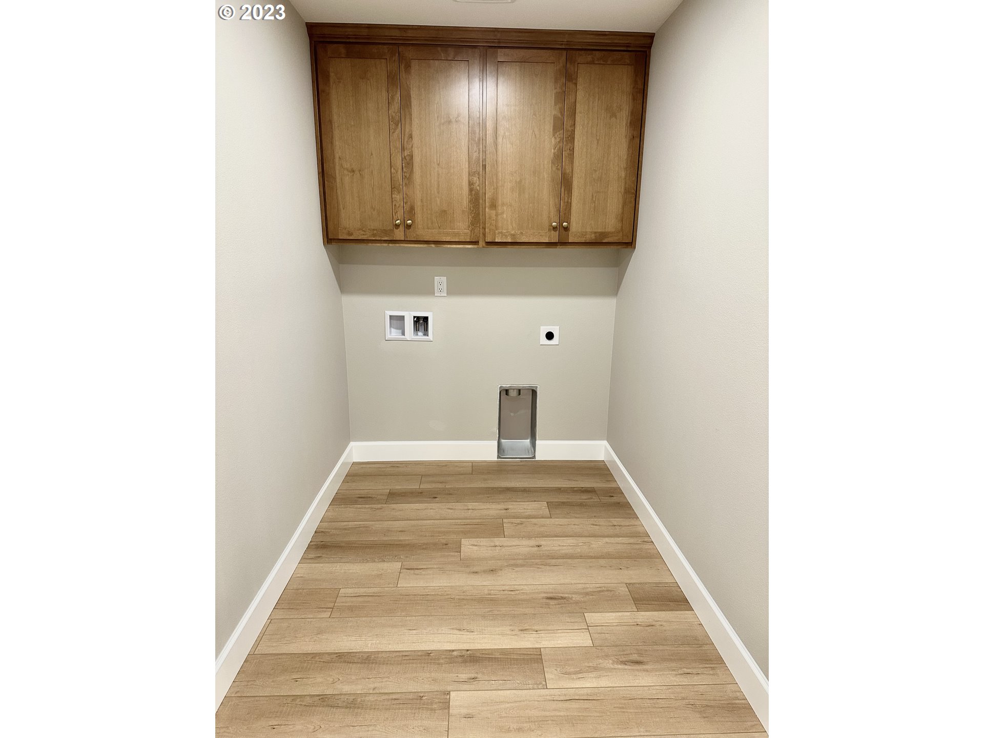 290 West Laurel Street Washougal, WA 98671 - Photo 12 of 20 a view of a hallway with wooden floor