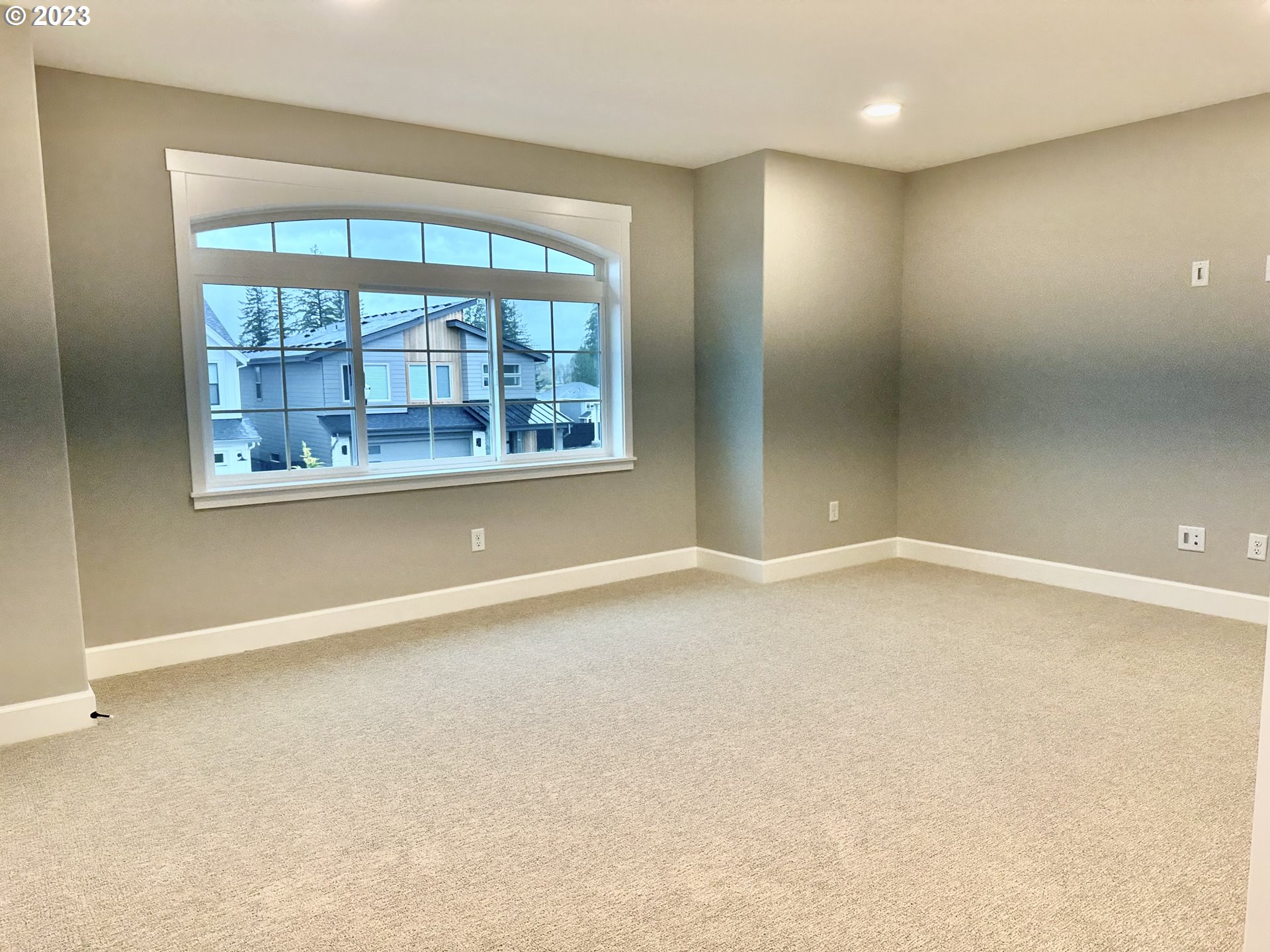 290 West Laurel Street Washougal, WA 98671 - Photo 14 of 20 an empty room with a empty space and windows