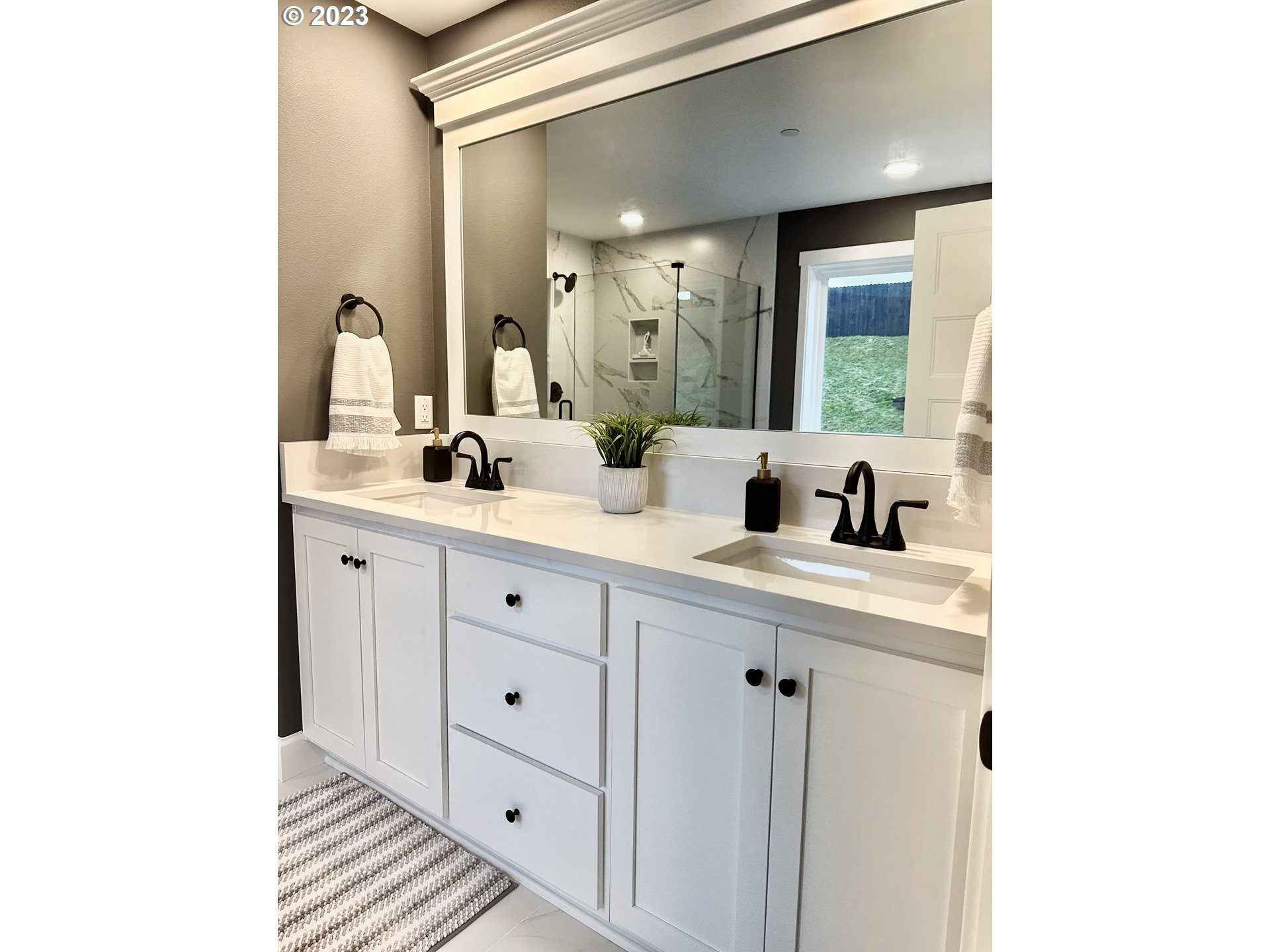 290 West Laurel Street Washougal, WA 98671 - Photo 16 of 20 a bathroom with a double vanity sink mirror and