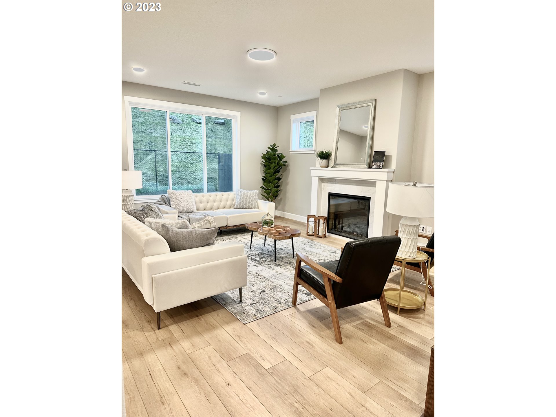 290 West Laurel Street Washougal, WA 98671 - Photo 4 of 20 a living room with furniture and a fireplace