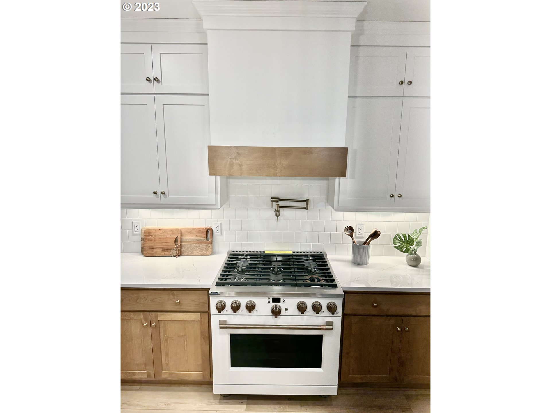 290 West Laurel Street Washougal, WA 98671 - Photo 7 of 20 a white stove top oven sitting inside of a kitchen