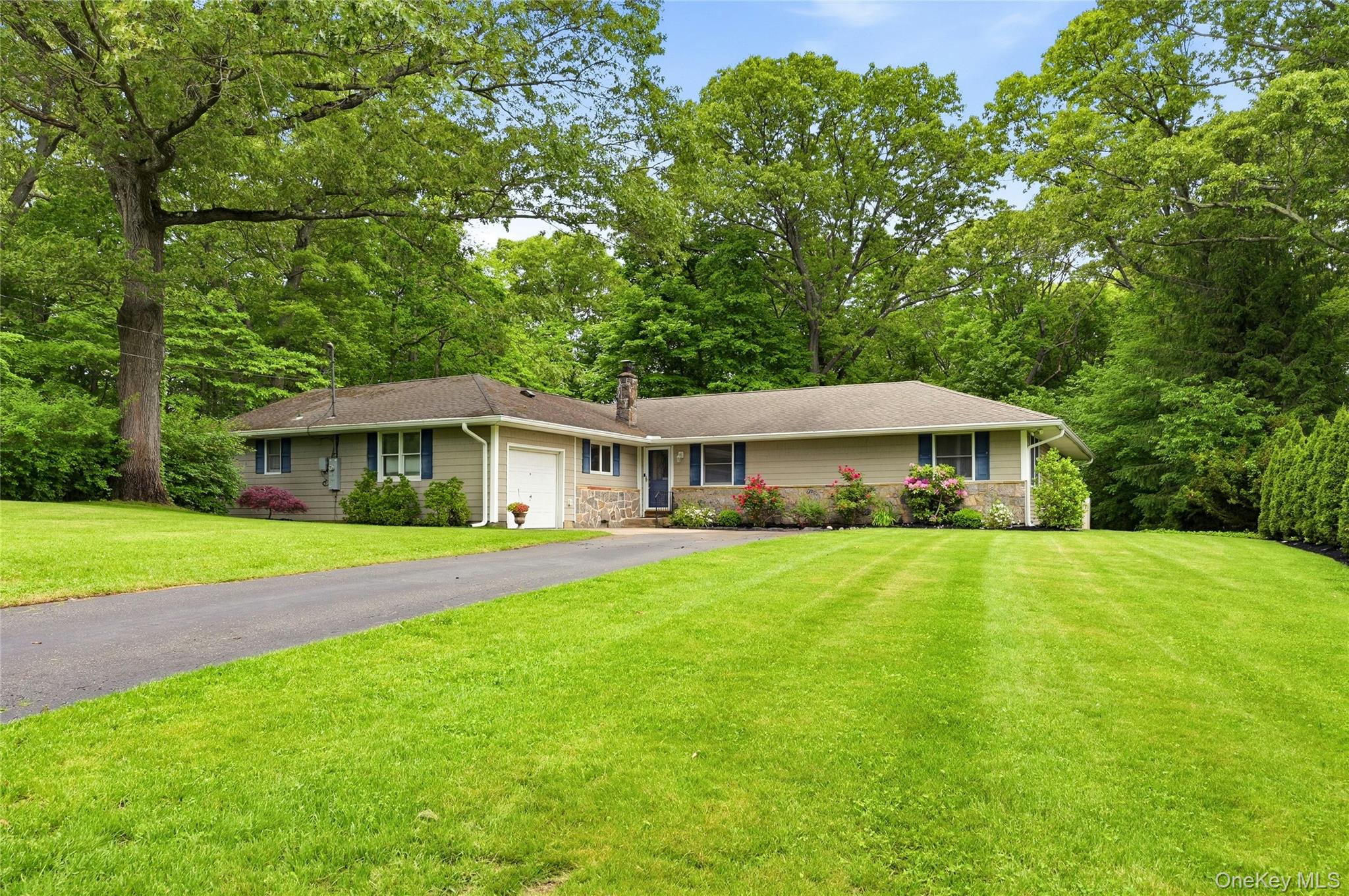 25 Edcris Lane Huntington, NY 11743 - Photo 3 of 40 Front Facade 3
