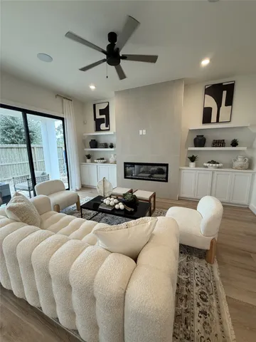 $794,432 | 1422 Caywood Lane, Unit D, Houston, TX 77055