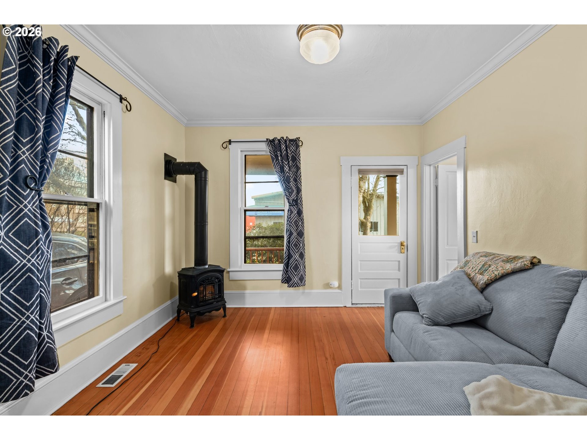 320 High Street Eugene, OR 97401 - Photo 6 of 48 Living Room