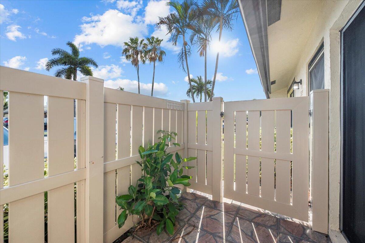 593 Banks Road, Unit 593 Margate, FL 33063 - Photo 4 of 30 10-CBW_7046