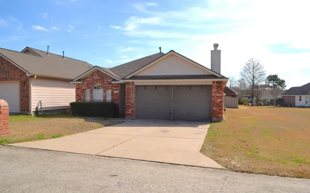 $225,000 | 121 Golfview Court, Conroe, TX 77356