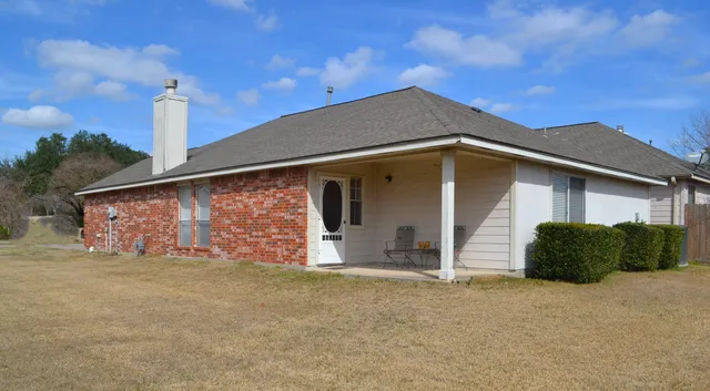 $225,000 | 121 Golfview Court, Conroe, TX 77356