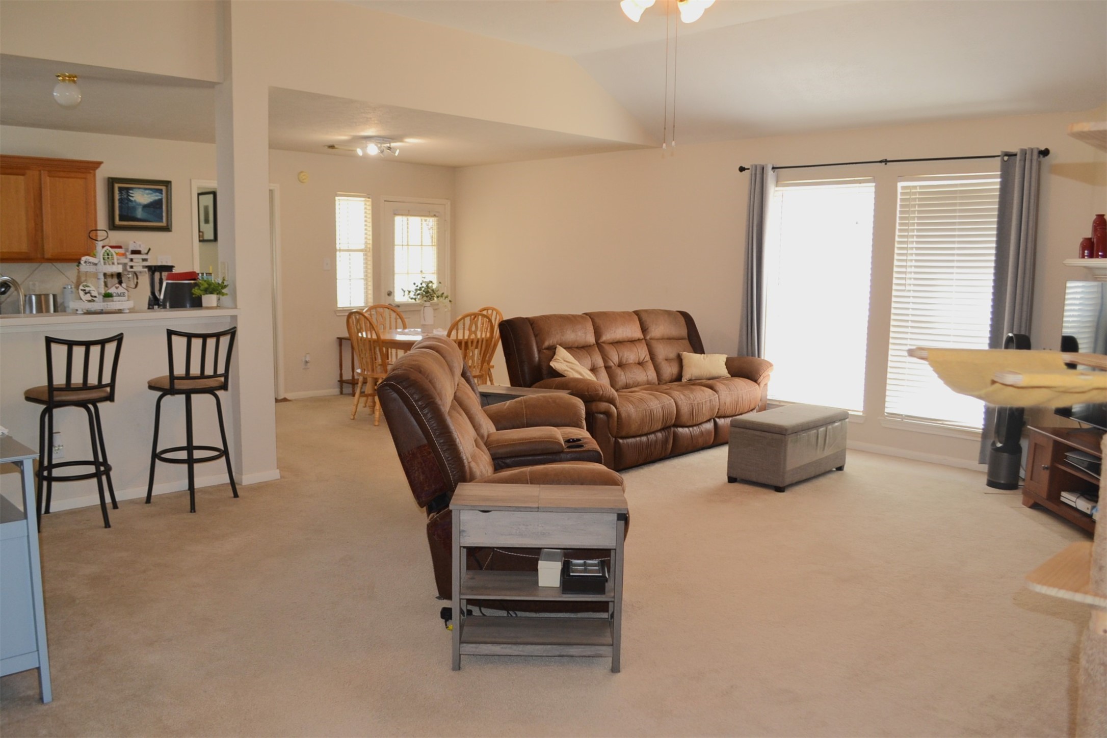 121 Golfview Court Conroe, TX 77356 - Photo 6 of 37