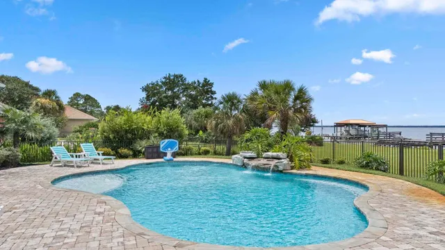 a view of entryway of a house