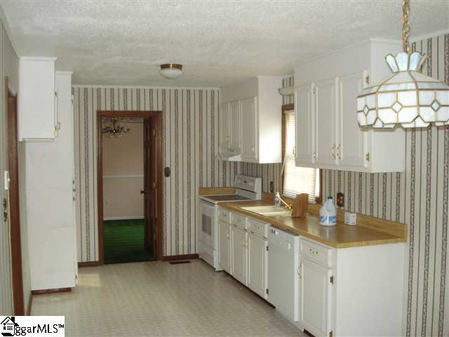 210 Bedford Road Easley, SC 29642 - Photo 6 of 25 Gallery Image 6