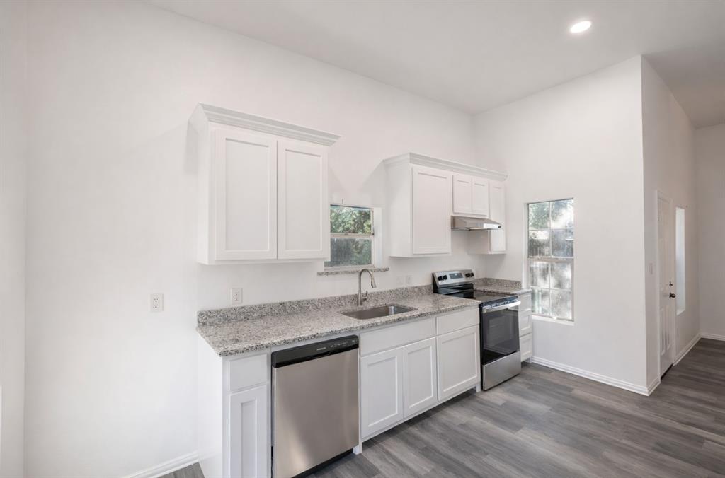 415 West 7th Street Bonham, TX 75418 - Photo 4 of 16
