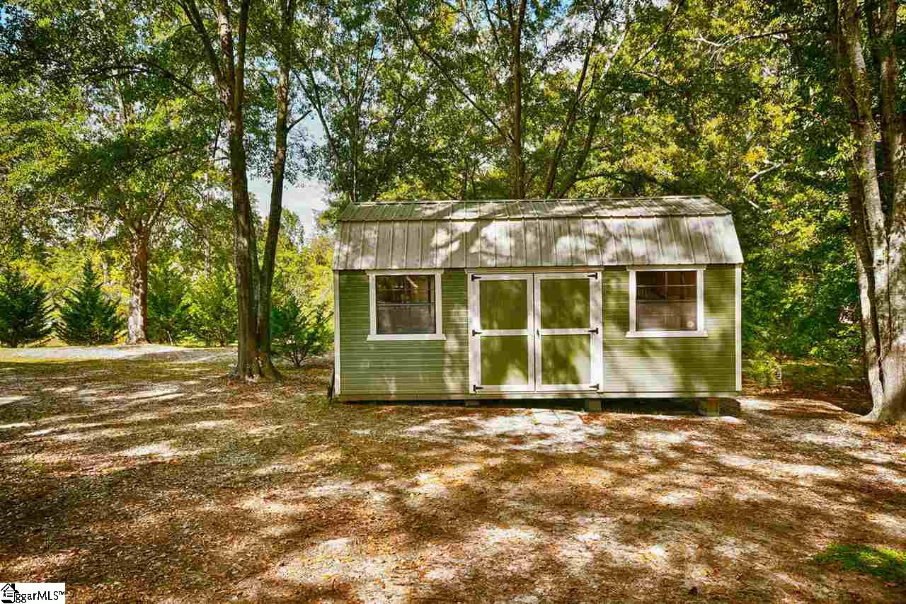 253 Lolly Road Gray Court, SC 29645 - Photo 2 of 36