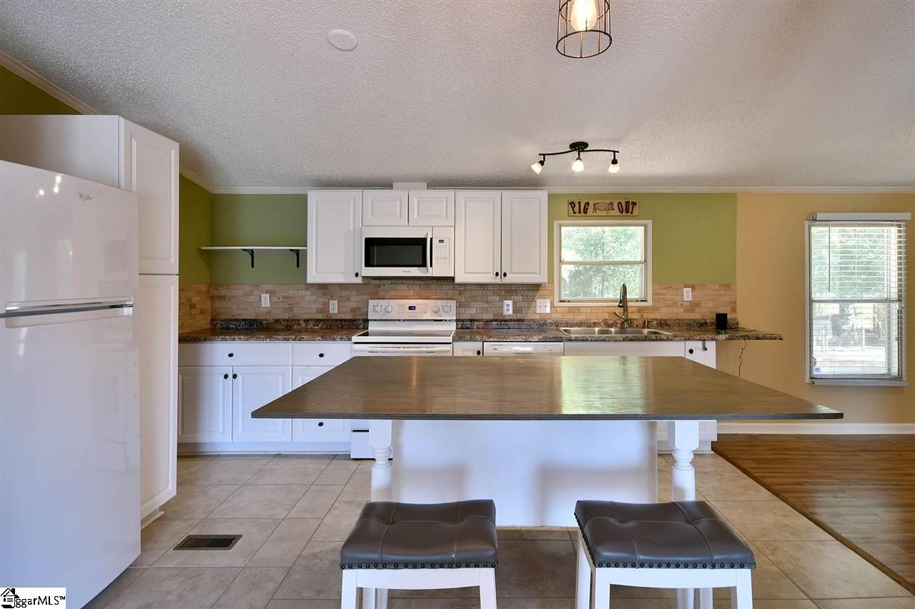 253 Lolly Road Gray Court, SC 29645 - Photo 11 of 36