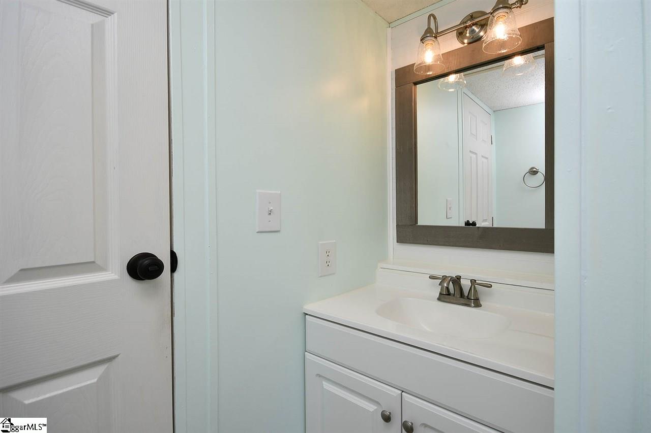 253 Lolly Road Gray Court, SC 29645 - Photo 29 of 36