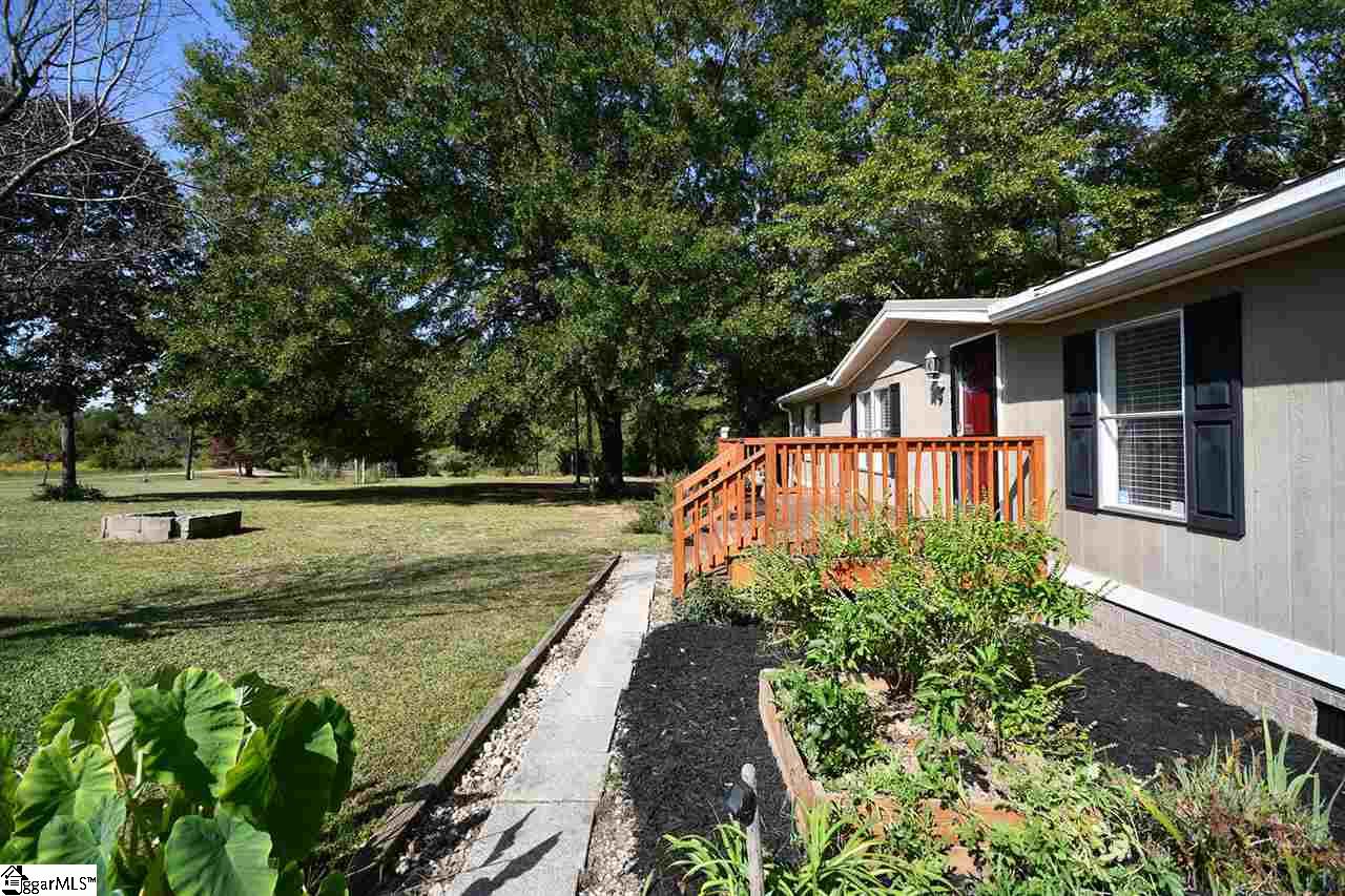 253 Lolly Road Gray Court, SC 29645 - Photo 8 of 36