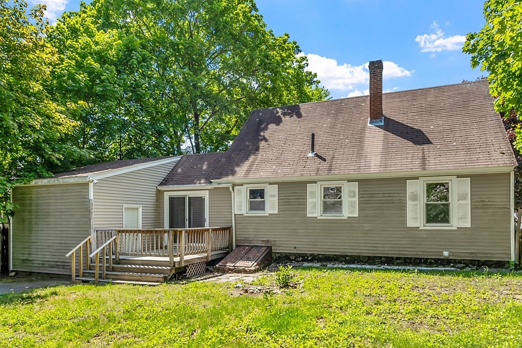 16 Benjamin Road Worcester, MA 01602 - Photo 2 of 40 Gallery Image 2