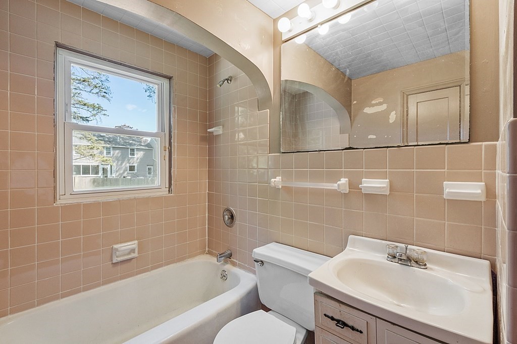 16 Benjamin Road Worcester, MA 01602 - Photo 21 of 40 Gallery Image 21