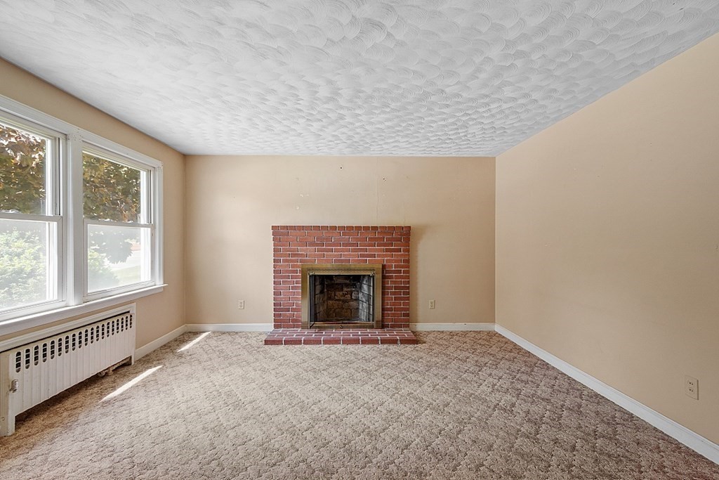 16 Benjamin Road Worcester, MA 01602 - Photo 4 of 40 Gallery Image 4