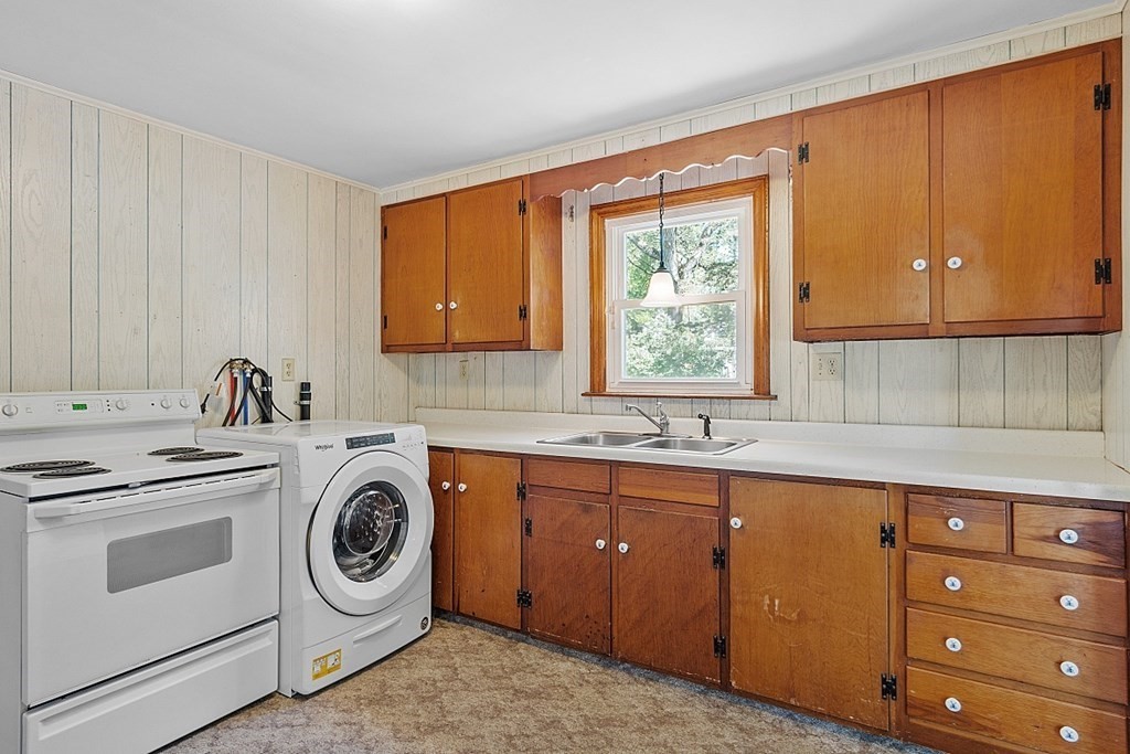 16 Benjamin Road Worcester, MA 01602 - Photo 7 of 40 Gallery Image 7