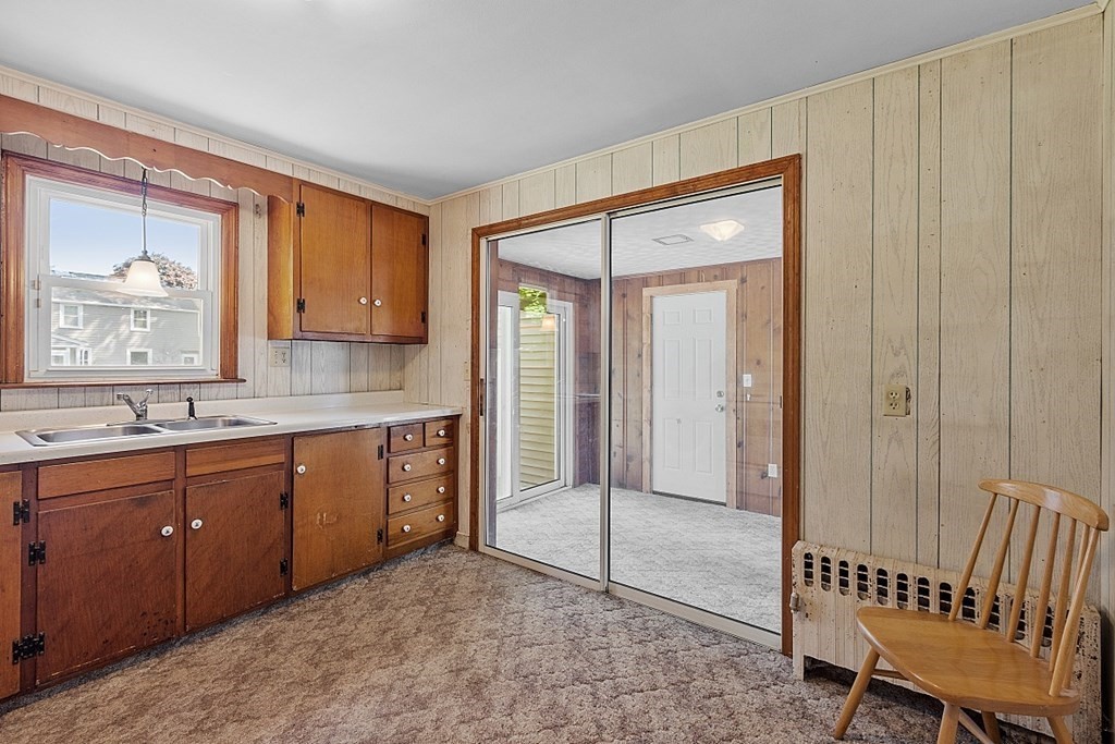 16 Benjamin Road Worcester, MA 01602 - Photo 8 of 40 Gallery Image 8
