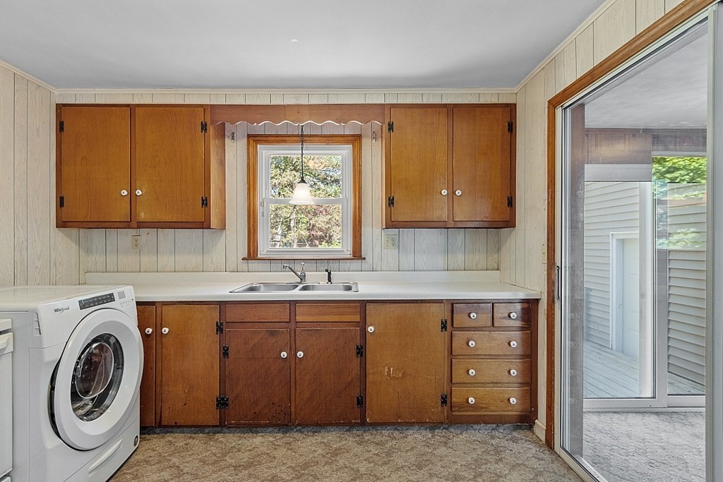 16 Benjamin Road Worcester, MA 01602 - Photo 9 of 40 Gallery Image 9