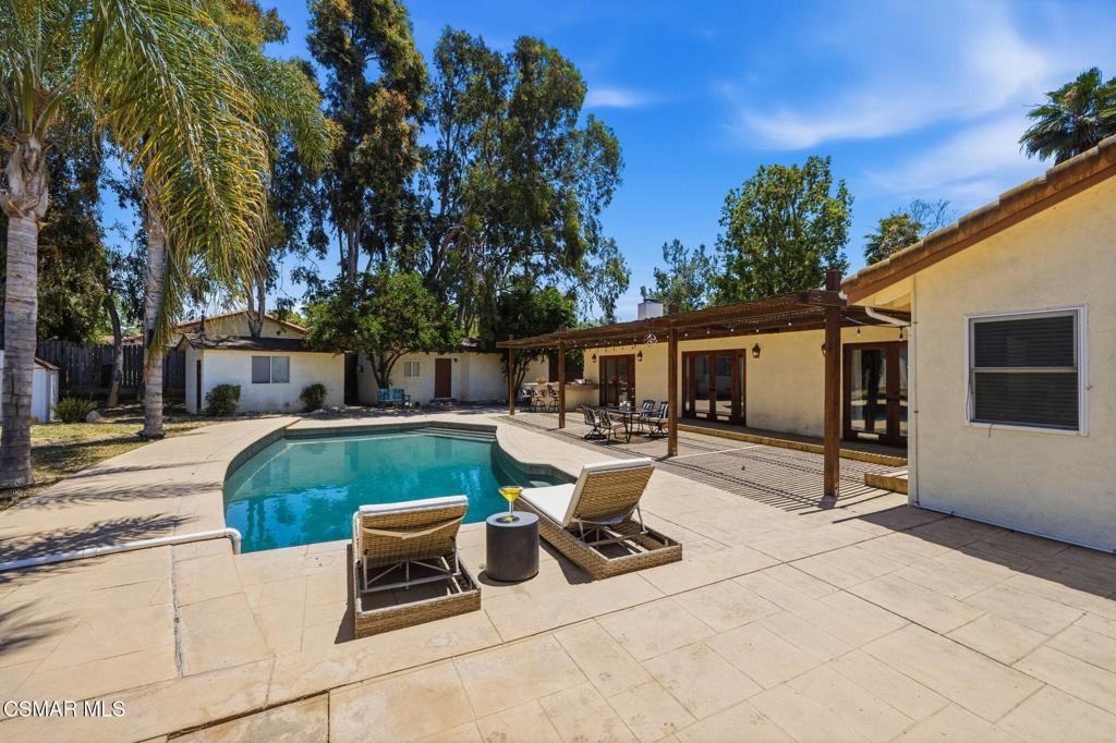897 Old Farm Road Thousand Oaks, CA 91360 - Photo 7 of 35