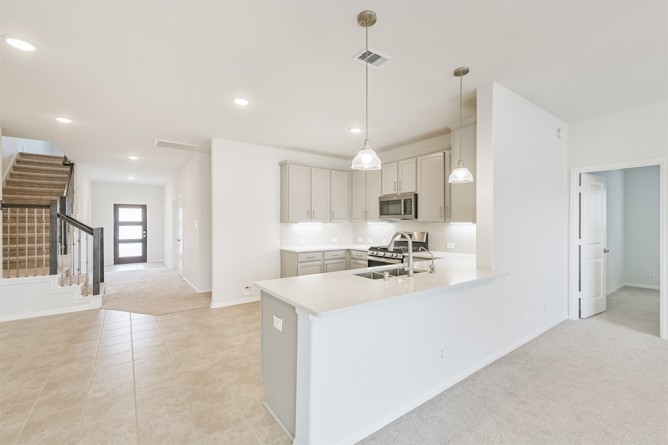 2129 Solstice Boulevard Spring, TX 77386 - Photo 14 of 43 So fresh and welcoming!