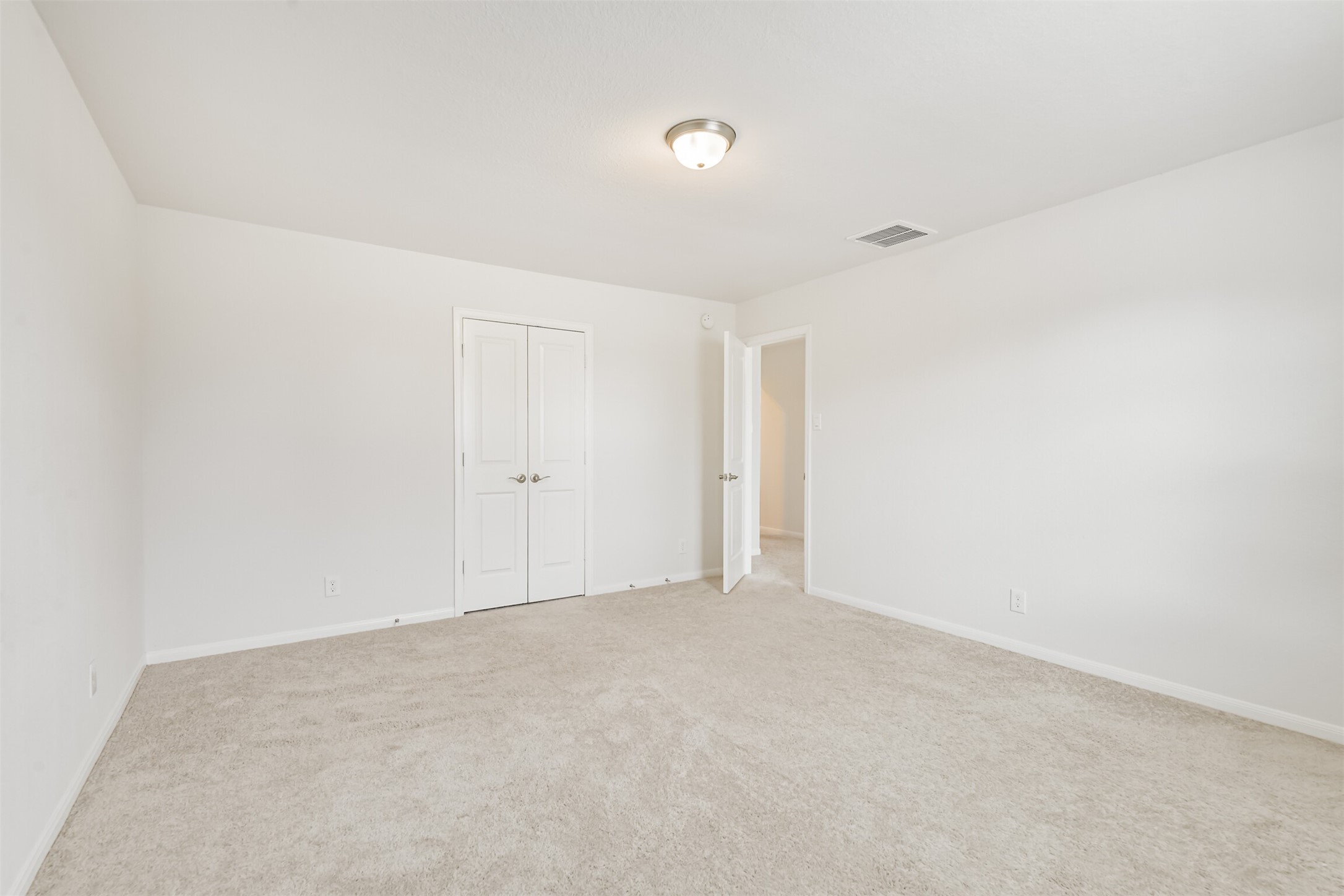 2129 Solstice Boulevard Spring, TX 77386 - Photo 40 of 43 Secondary Bedroom:
Spacious secondary bedroom with neutral tones, plush carpet, and a roomy closet. Plenty of natural light and easy access to the hallway and nearby bathroom.
