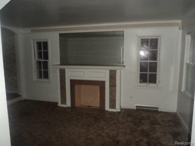 16731 Rutherford Street Detroit, MI 48235 - Photo 6 of 10 261-890856 living room.JPG