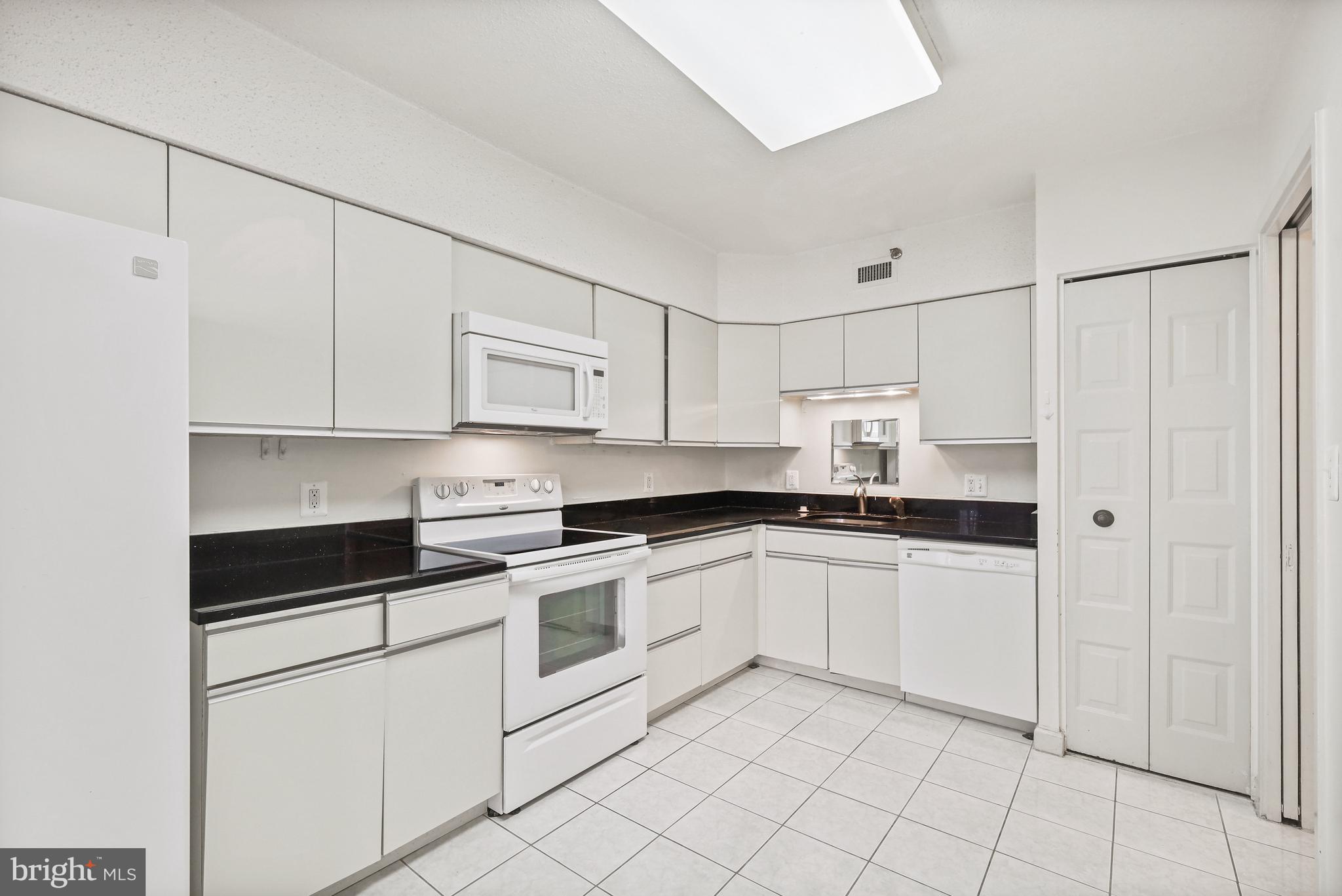 5501 Seminary Road, Unit 1702S Falls Church, VA 22041 - Photo 8 of 41