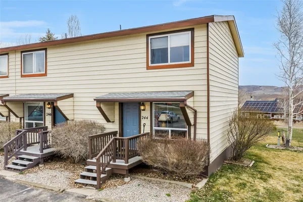 a view of a house with backyard