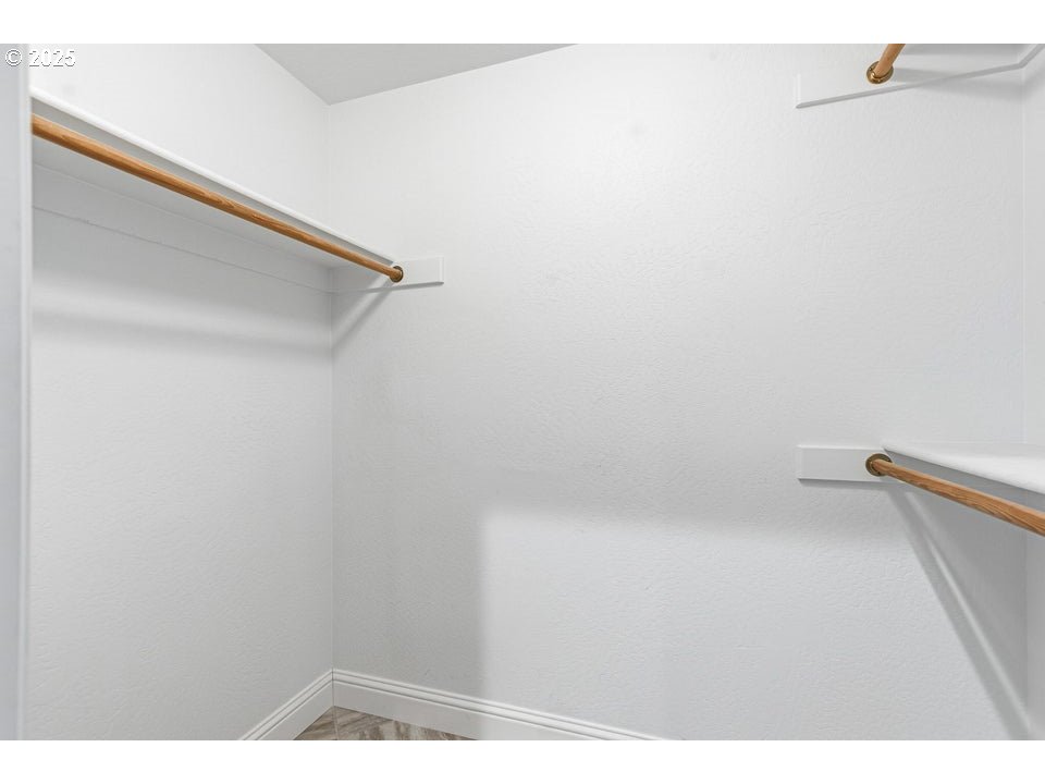 1243 Shafer Lane Medford, OR 97501 - Photo 11 of 29