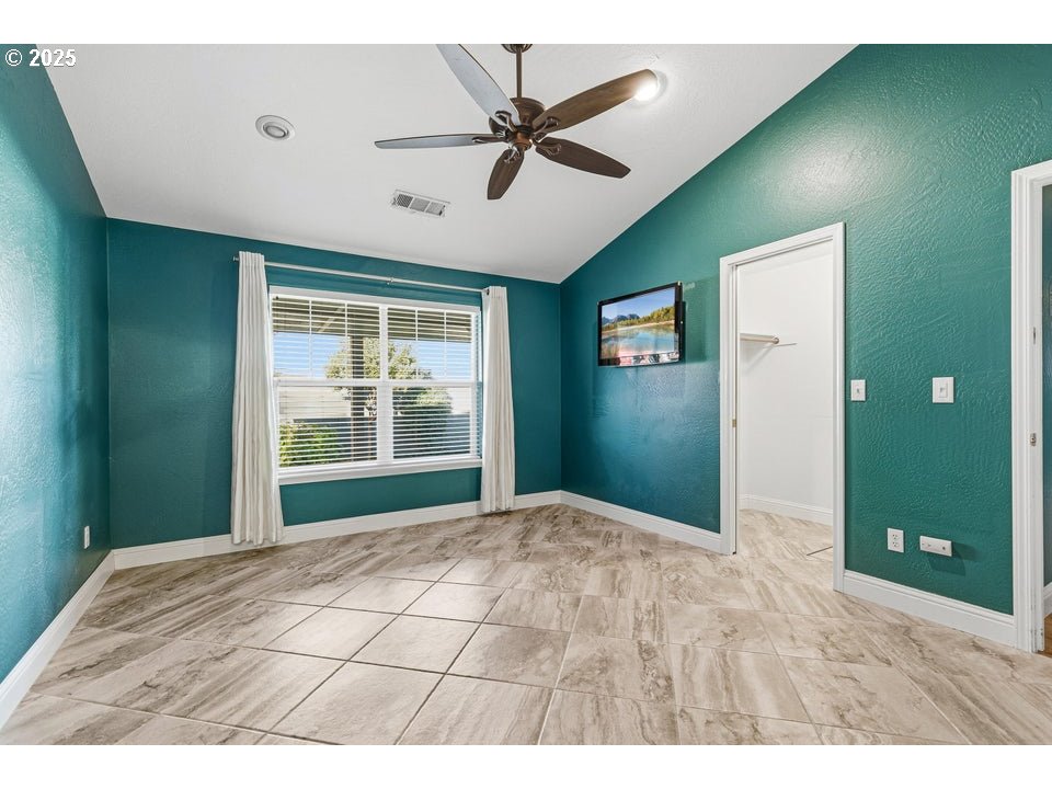 1243 Shafer Lane Medford, OR 97501 - Photo 13 of 29