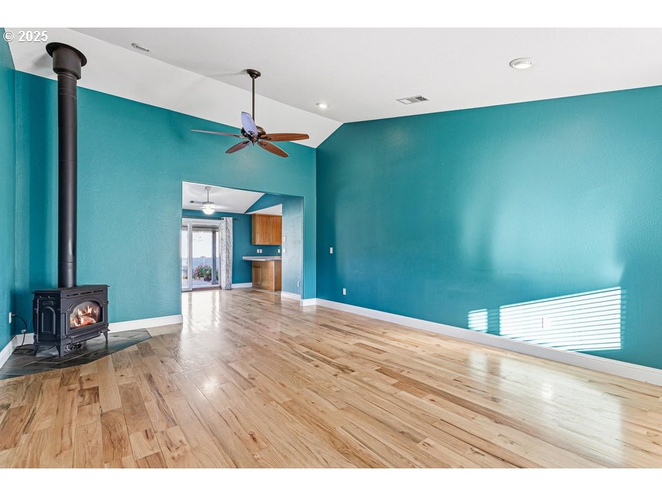 1243 Shafer Lane Medford, OR 97501 - Photo 14 of 29