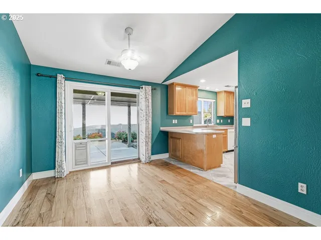 $394,900 | 1243 Shafer Lane, Medford, OR 97501