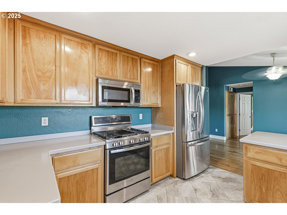 1243 Shafer Lane Medford, OR 97501 - Photo 16 of 29