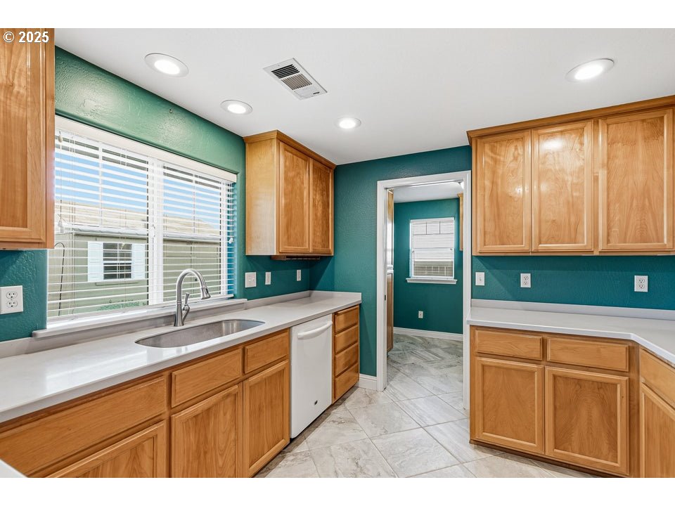 1243 Shafer Lane Medford, OR 97501 - Photo 18 of 29