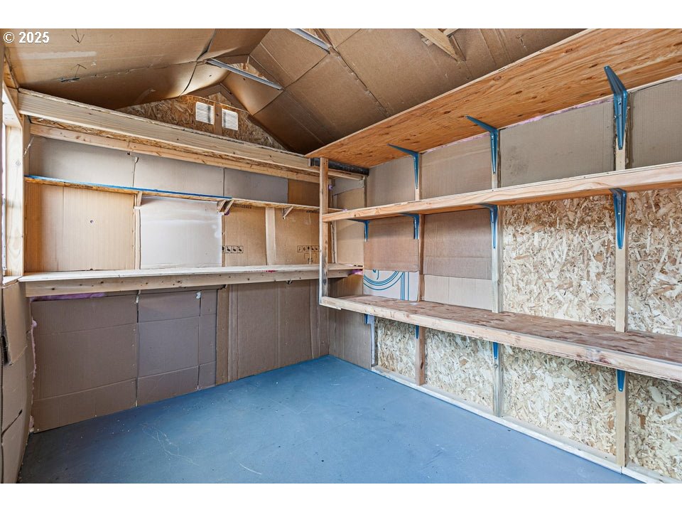 1243 Shafer Lane Medford, OR 97501 - Photo 24 of 29