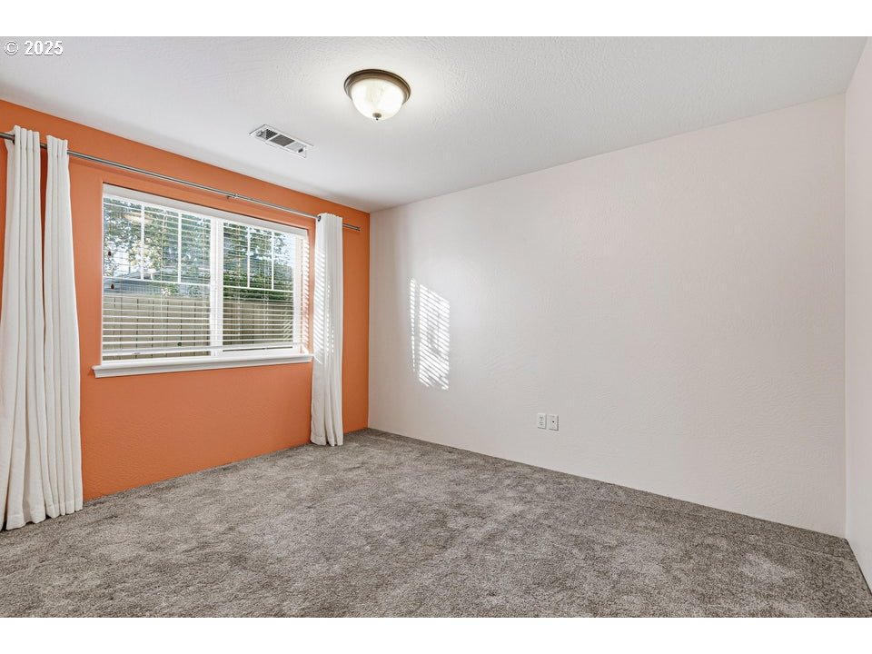 1243 Shafer Lane Medford, OR 97501 - Photo 6 of 29