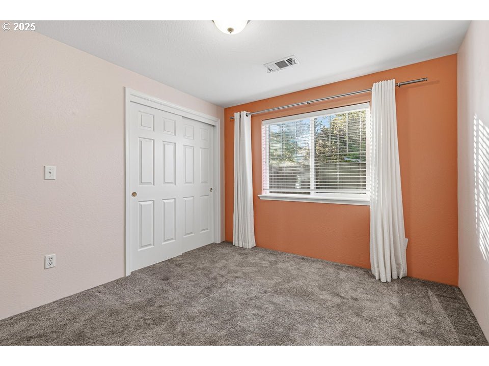 1243 Shafer Lane Medford, OR 97501 - Photo 7 of 29