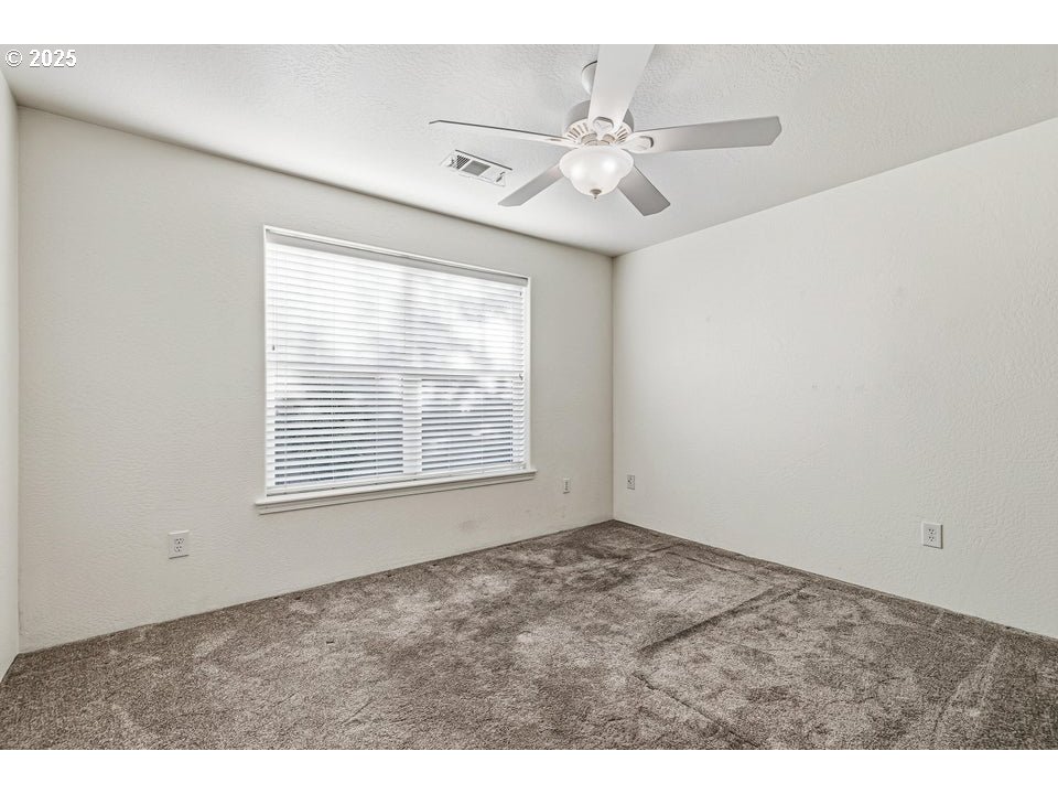 1243 Shafer Lane Medford, OR 97501 - Photo 9 of 29