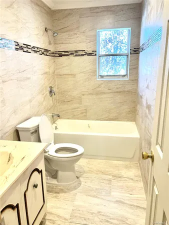 $1,950 | 115 Artist Lake Drive, Middle Island, NY 11953