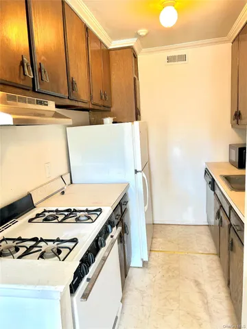 $1,950 | 115 Artist Lake Drive, Middle Island, NY 11953