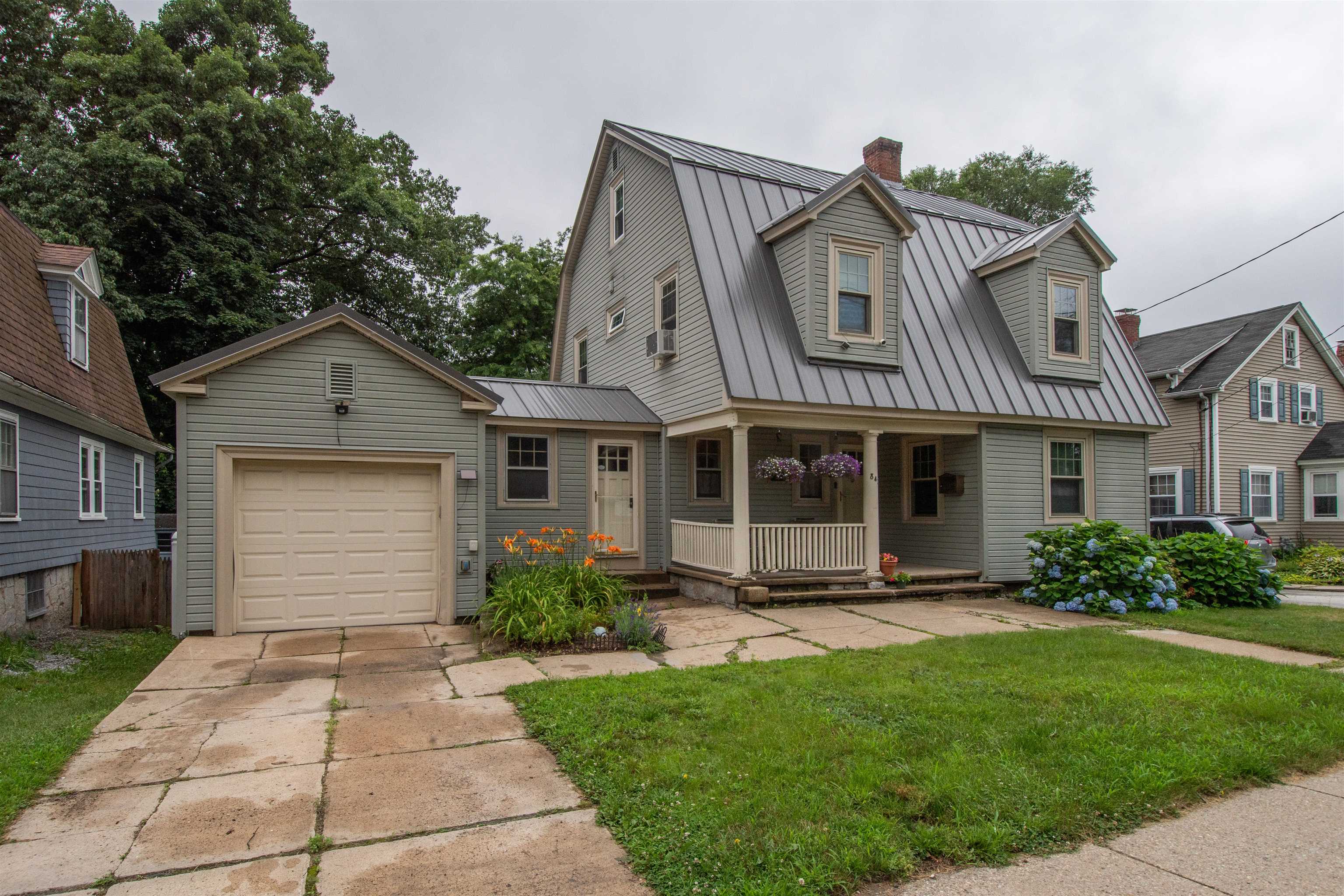 842 Maple Street Manchester, NH 03104 - Photo 2 of 27 Gallery Image 2